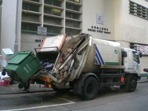 640px-HK_Sheung_Wan_Bridges_Street_Waste_Market_n_Collection_truck_FUSO_1