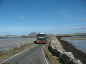 Mijanka na grobli z North Uist na Benbeculę